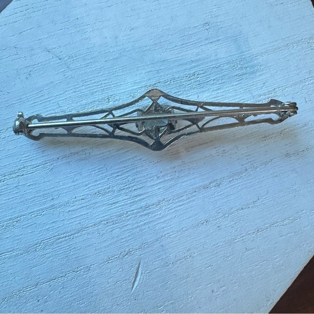 Vintage Art Deco Sterling Silver Aqua Blue Glass Filigree Brooch - Picture 3 of 9